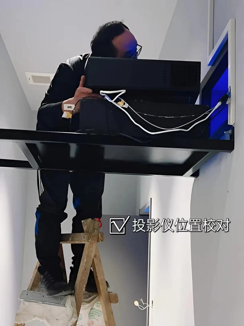 如何定制Emby插件，打造个性化家庭影院体验？